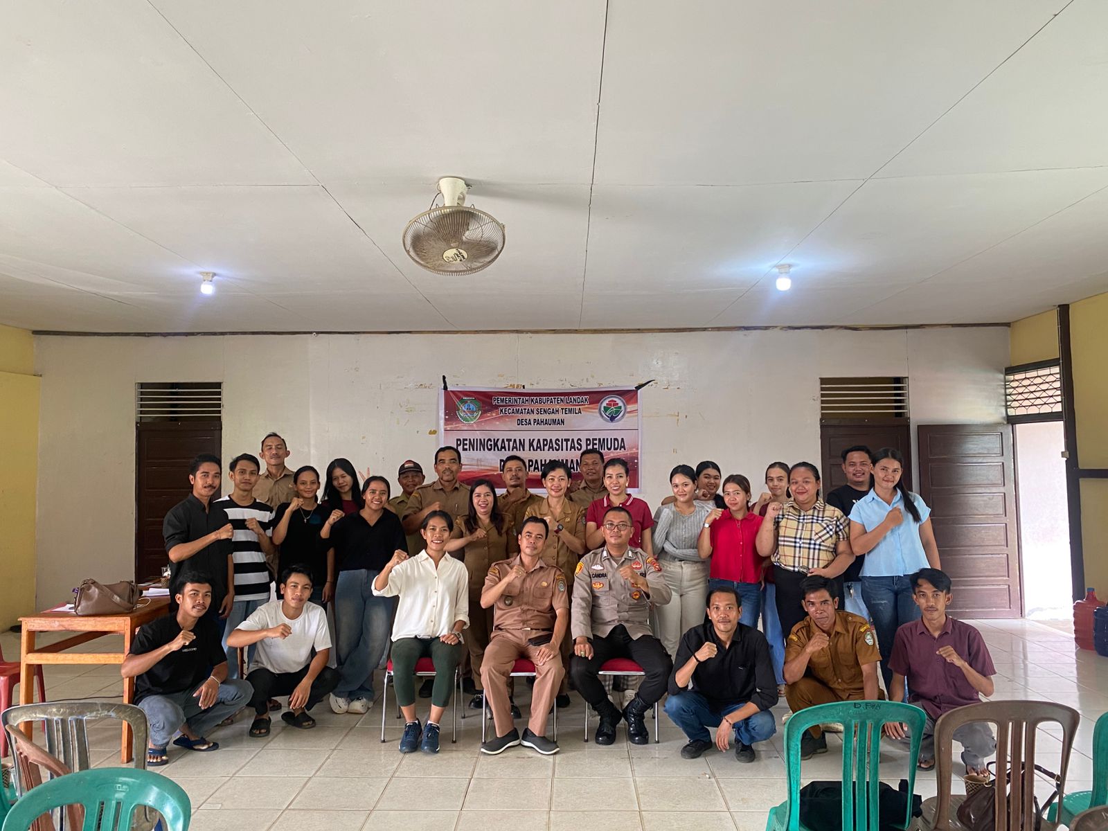 Pelatihan Pemuda Kreatif dan Wirausaha di Desa Pahauman