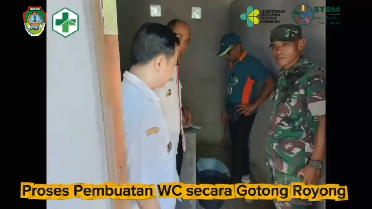 Proses Pembuatan WC secara Gotong Royong