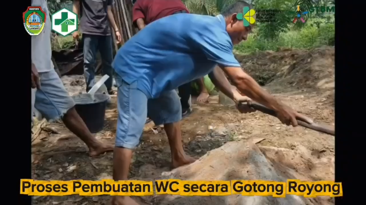 Proses Pembuatan WC secara Gotong Royong